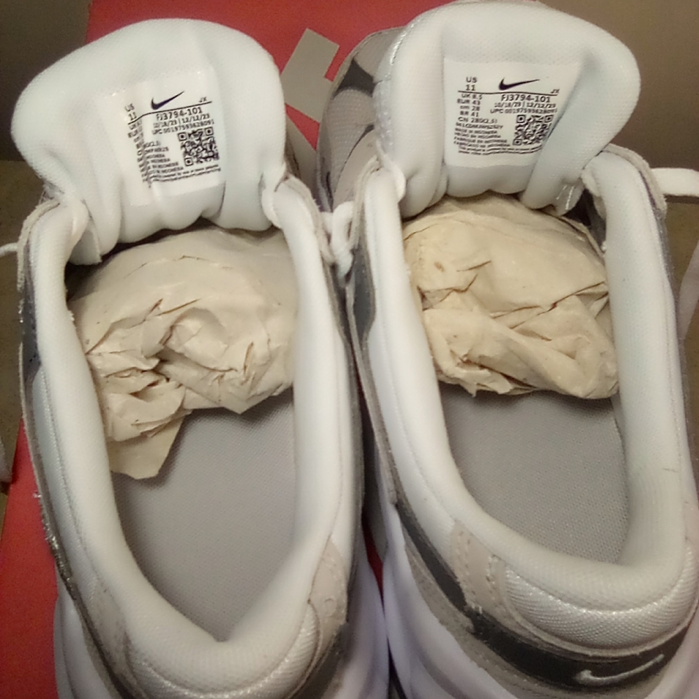 Gray Silver Metallic White Women's Nike Running Shoes - Picture 7 of 14
